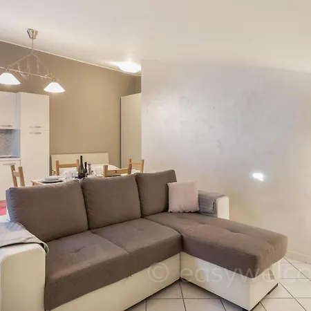 Easy Welcome Comfy Studio -