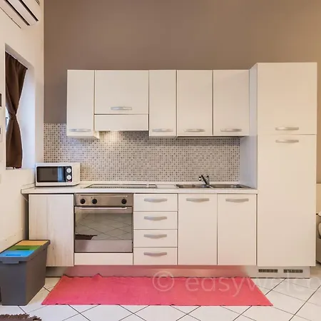 Easy Welcome Comfy Studio - *
